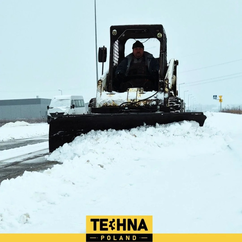 218 cm-es hókotró hidraulikus forgócsappal - Bobcat, Gehl, Wacker gépekhez illeszkedik 218 cm-es hókotró hidraulikus forgócsappal - Bobcat, Gehl, Wacker gépekhez illeszkedik