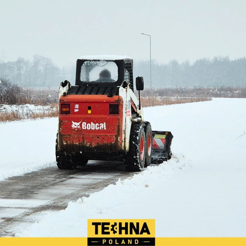 Снежен плуг 218 см с хидравлично въртене - монтаж за машини Bobcat, Gehl, Wacker Снежен плуг 218 см с хидравлично въртене - монтаж за машини Bobcat, Gehl, Wacker