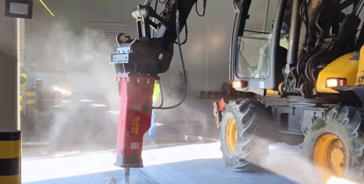 Smarowanie młota hydraulicznego – jaki smar do młota wybrać? Jak często smarować? />
  </div>

                        