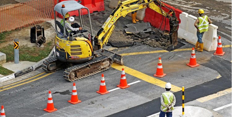 Kiedy kupić młot wyburzeniowy, a kiedy go wynająć? Poznaj koszty, pułapki i zalety />
  </div>

                        